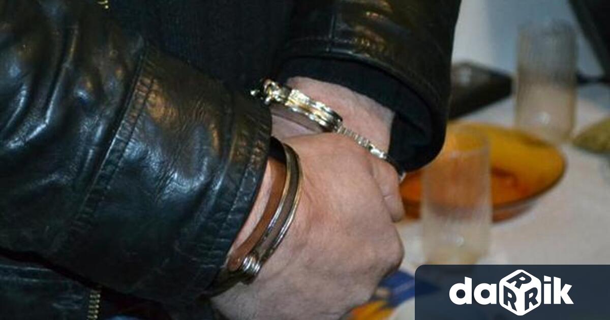 В Плевен 50-годишен е задържан за отвличане и нанасяне на