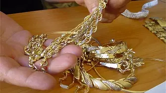 Крадци обраха златни накити от апартамент в Монтана