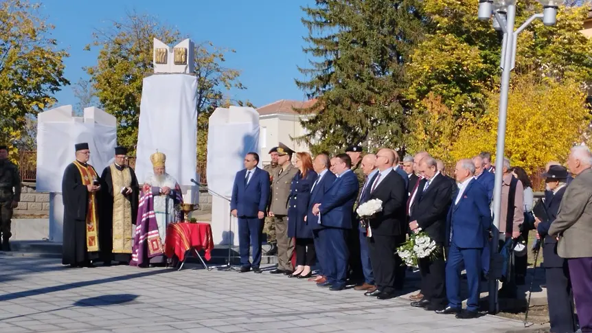 Откриха паметник на опълченци от с. Овча Могила, загинали в Руско-турската освободителна война 