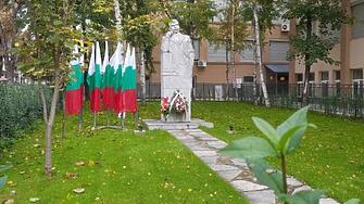Тържествен ритуал пред паметника на Иван Вазов на едноименната улица