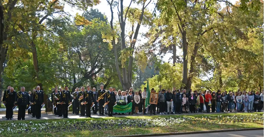 Варна почете Деня на народните будители (СНИМКИ)