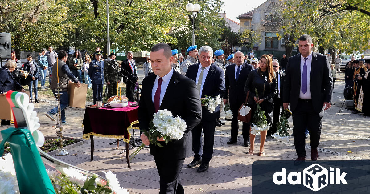 На днешния християнски празник Архангелова задушница с тържествен ритуал-панахида в