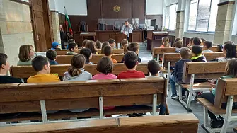 Четвъртокласници от СУ“Св. Св. Кирил и Методий“ гостуваха в Окръжния съд в Добрич