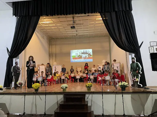 Във Враца възпитаници на детски градини отбелязаха Деня на народните будители
