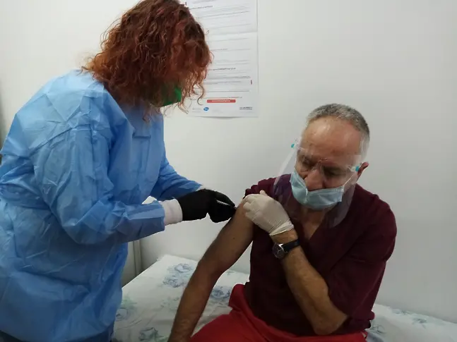 В РЗИ-Смолян разполагат вече с най-новата ваксина срещу COVID-19 