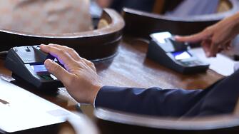 В Народното събрание ще бъде обсъдено връщането на хартиената бюлетина