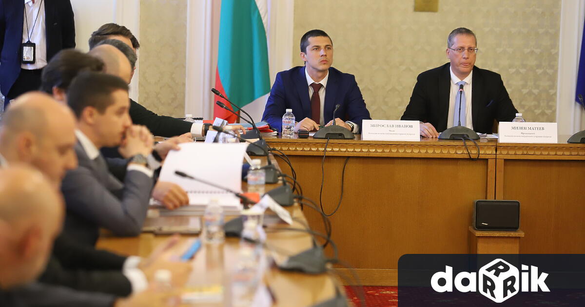 “Всеки от членовете на правна комисия трябва да поставят законодателните