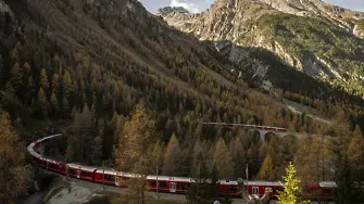 100 вагона, 2990 тона, 2 км: Швейцария създаде най-дългия пътнически влак в света (видео)