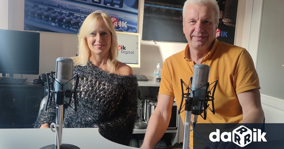 Той е лекар от Киев. Роден е в семейство на