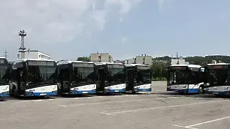 Пускат допълнителни автобуси за Задушница във Варна