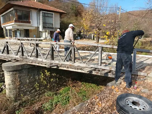 Ремонтират моста над едноименната река в Нейково