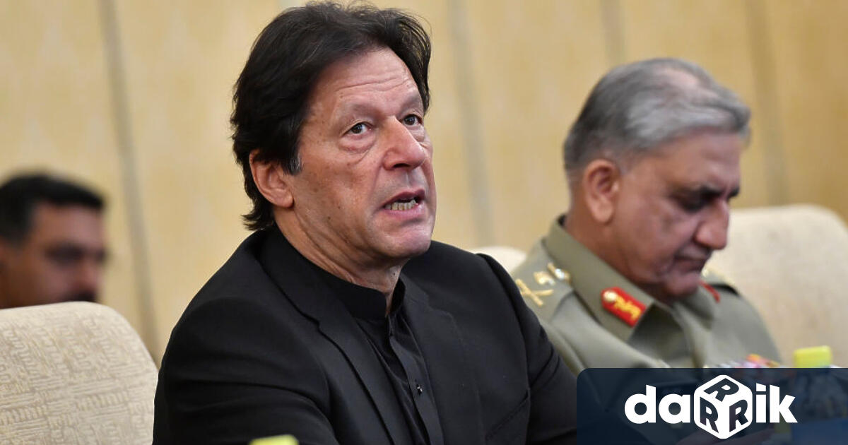Бившият пакистански премиер Имран Хан бе ранен в крака днес,