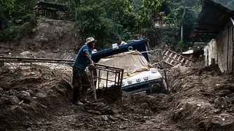 Свлачища и наводнения убиха седем души във Венецуела