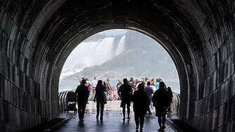 Ниагарският водопад чудото посещавано от всички От Мерилин Монро