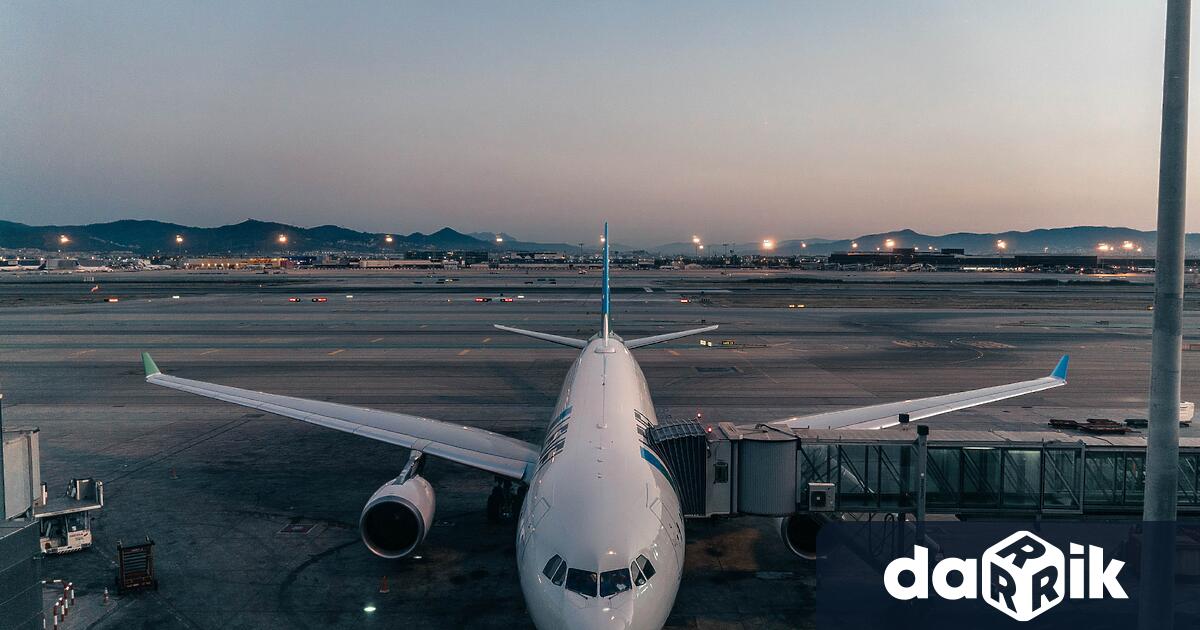 Заради опасност от прелитане на отломки от китайска ракета, Испания