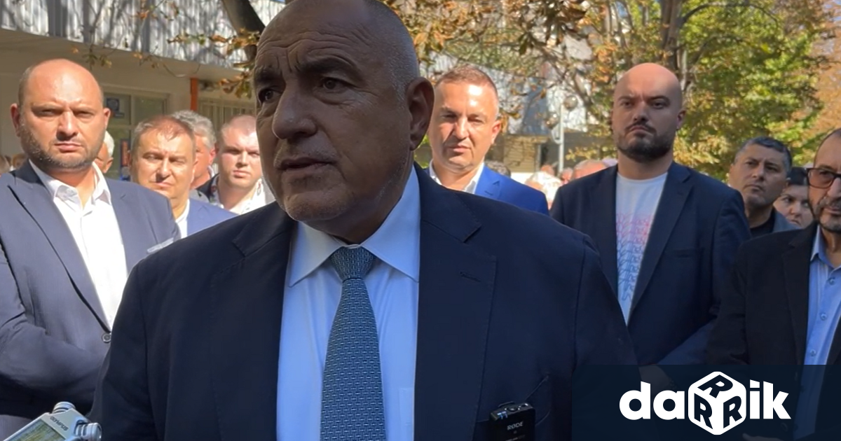 Кирил Петков е последният, който може да говори за прозрачност.