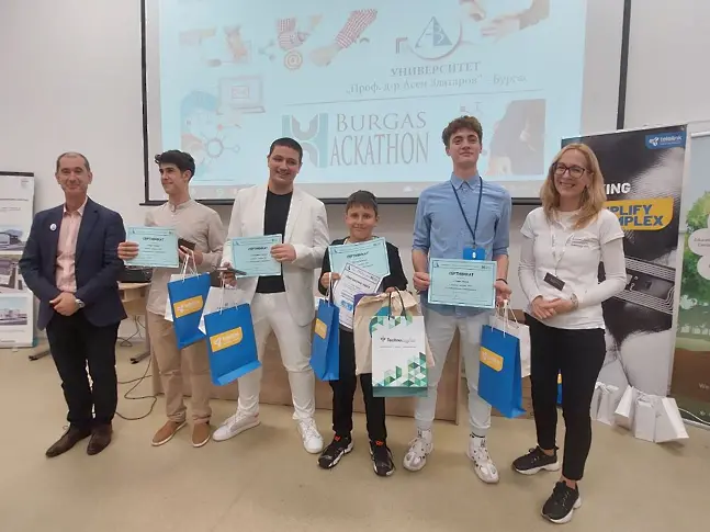 Умни деца с идея за приложение в защита за ученическите профили 