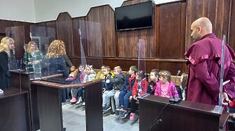 Деца от детска градина Бодра смяна гостуваха в Съдебната палата