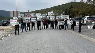 Протестите срещу кариерите над Белащица ще продължат, блокират пътя на камионите всеки ден