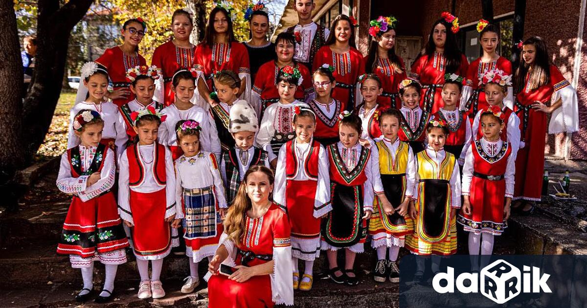 Славейчетата от Школата по народно пеене при Народно читалище Развитие-1870