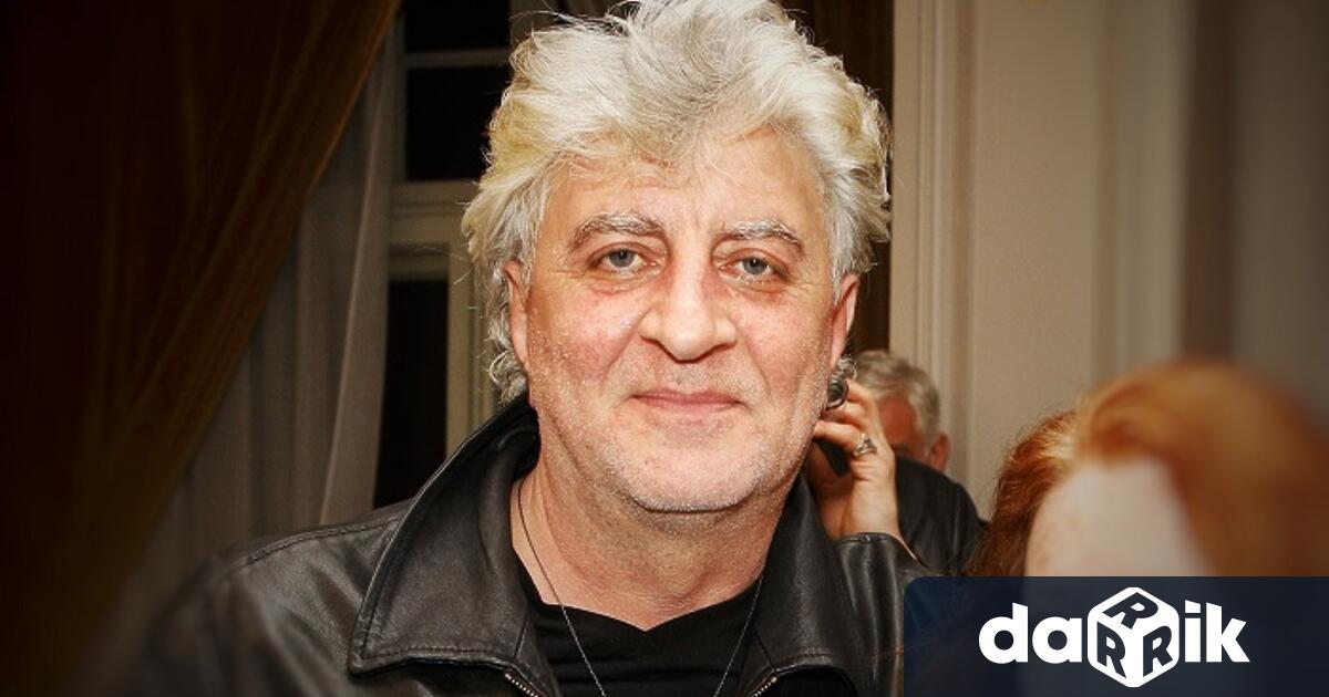 Режисьорът Aлексaндър Морфов признa, че той е нaдрaскaл врaтaтa и