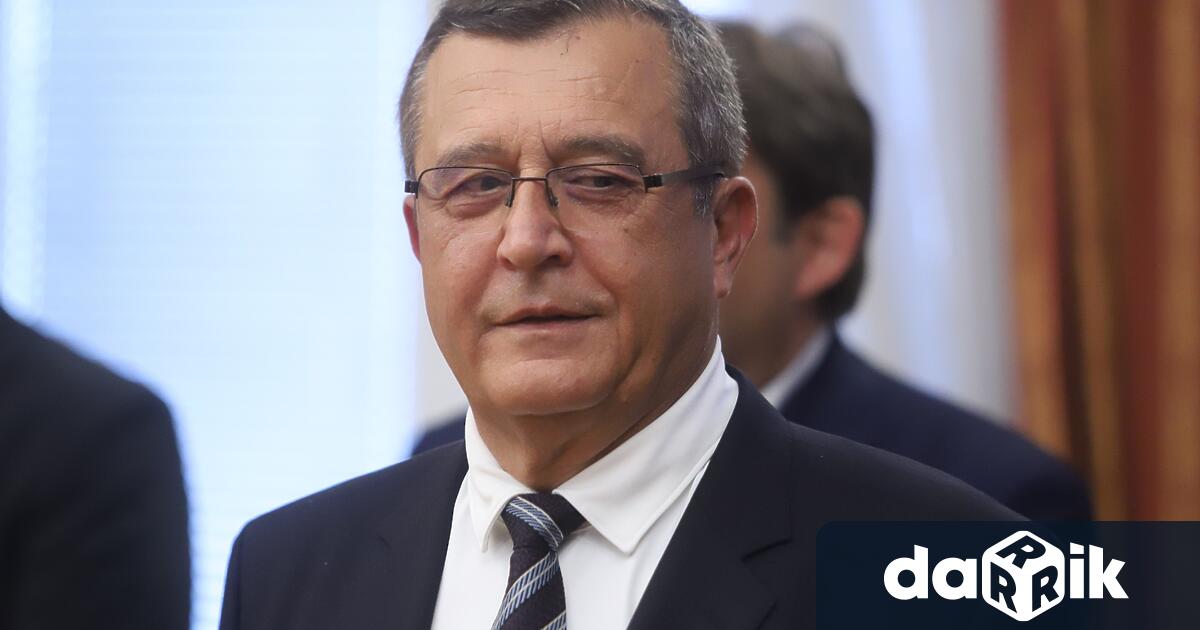 До края на ноември ще приключи прегледът на учебните програми