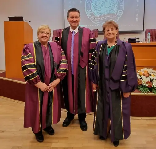 Проф. д-р Велизара Пенчева бе удостоена с Почетното звание ДОКТОР ХОНОРИС КАУЗА на Университета в Питещи, Румъния