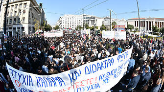 Работниците и служителите в Гърция организираха днес еднодневна стачка настоявайки