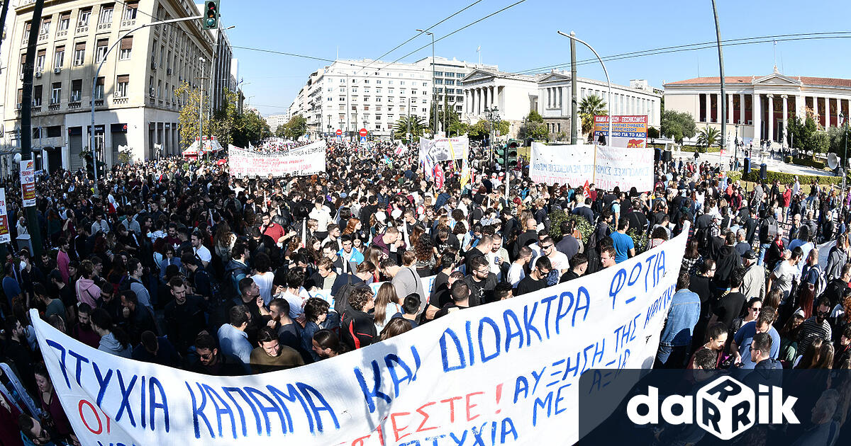 Работниците и служителите в Гърция организираха днес еднодневна стачка, настоявайки