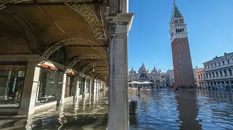 Центърът на Венеция се наводни, базиликата „Сан Марко“ остана суха (видео)
