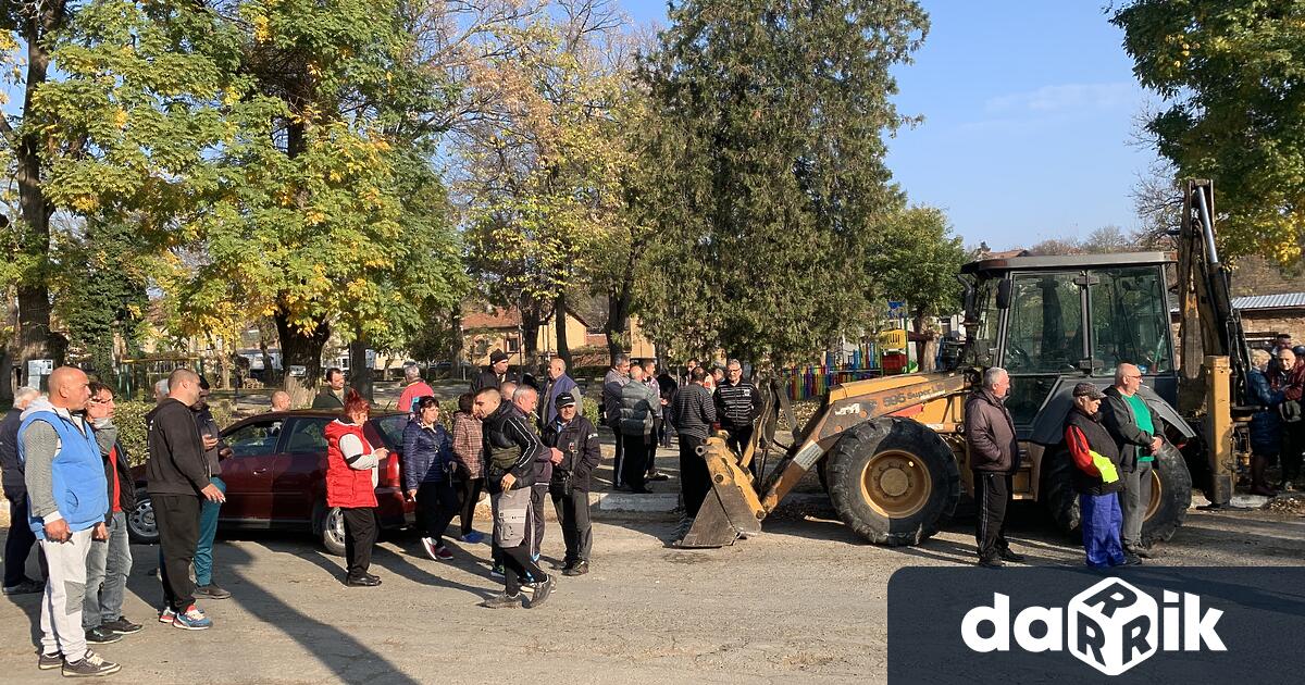 В знак на протест заради лошото състояние на пътя, който