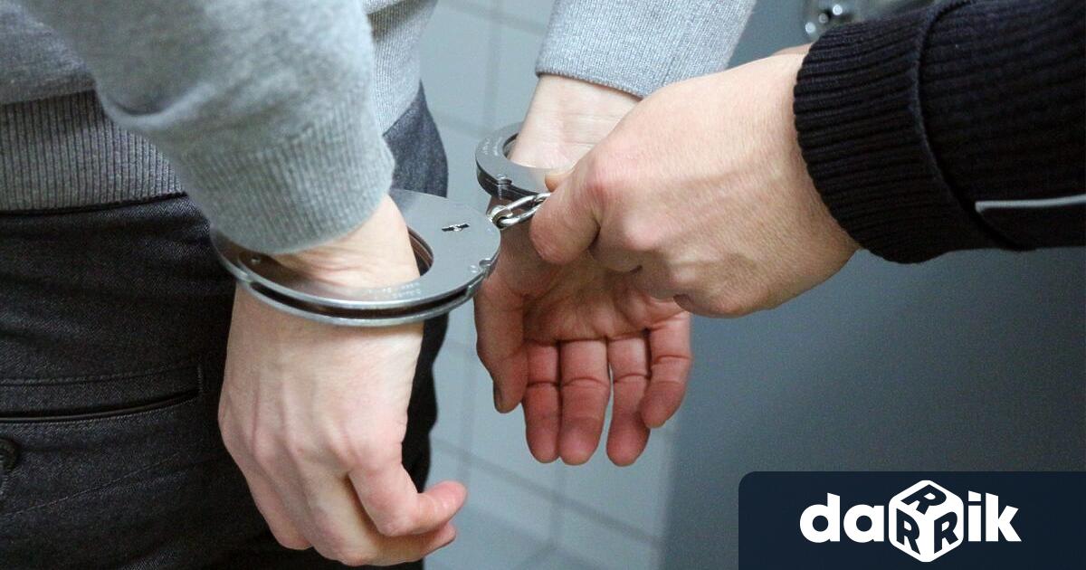 24-годишен мъж е задържан от полицейски служители на РУ-Нова Загора