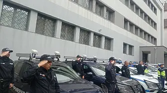 Точно в 12.00: С вой на сирени бургаската полиция отдаде почит към Петър Бъчваров 