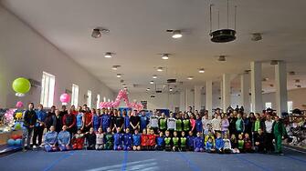 Моделирана тренировка по акробатика се проведе в спортна зала Младост съобщиха