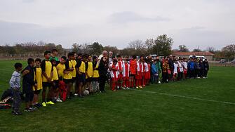 Футболистите на ОУ Св св Кирил и Методий с Веселиново