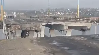 Стратегически мост край Херсон се срути (видео)
