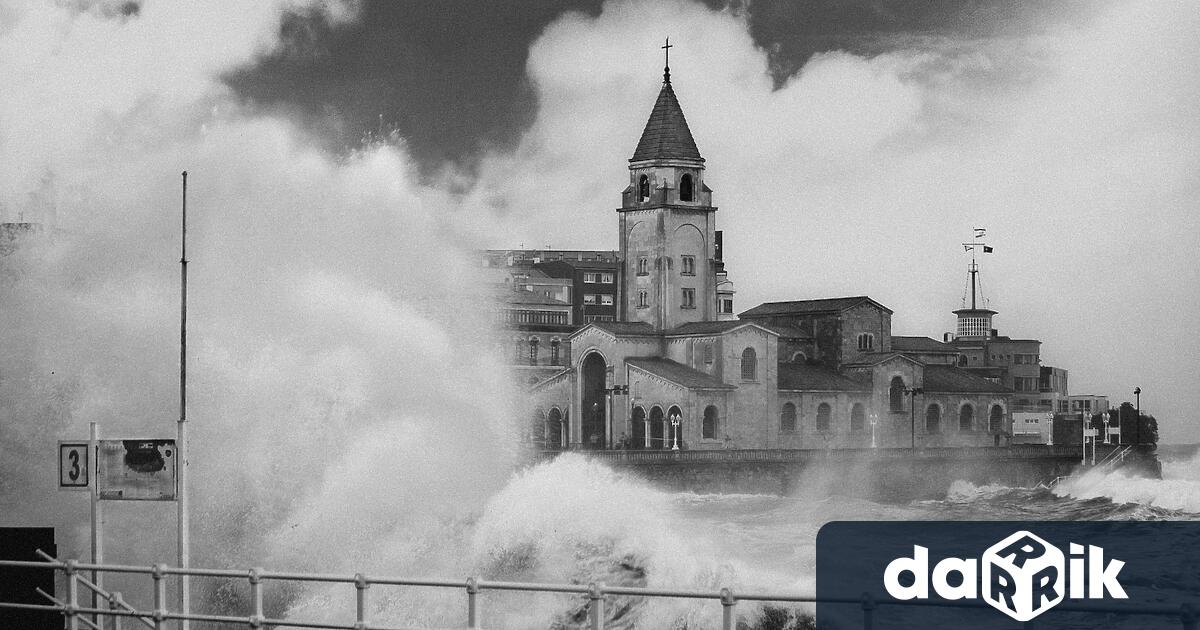 Безпрецедентна буря в Испания затвори летището във Валенсия, причини смъртта