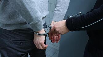 Варненският апелативен съд потвърди задържането под стража на мъжа арестуван