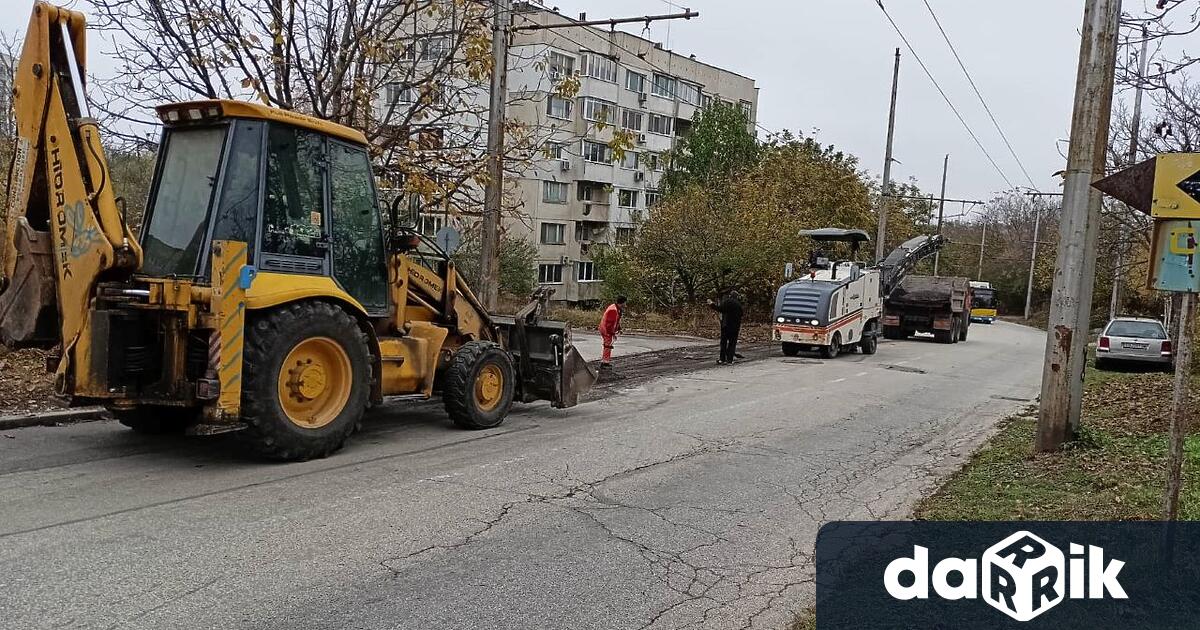 С изкърпване на настилката по трасето на тролейбус № 5