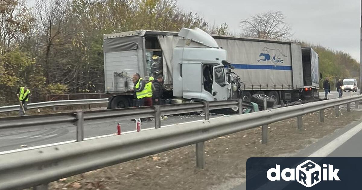 Пътен инцидент с тежкотоварен автомобил е станал тази сутрин на