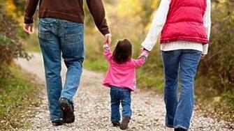 Желаещи за приемни родители набира Областният екип по приемна грижа