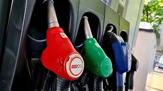 Отстъпката от 25 ст. за литър гориво ще продължи до края на годината