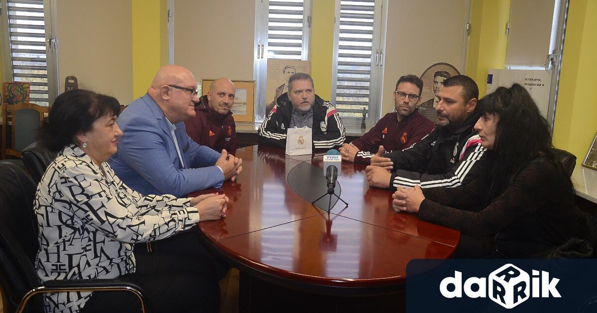 Д-р Цветан Ценков посрещна в Общината Адриан Силия и Гилермо