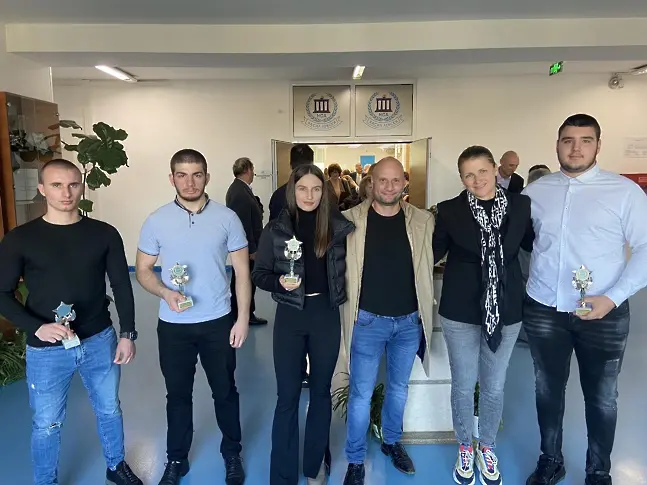 Валентин Крумов от КК Шампион бе награден от ректора на НСА с почетен плакет за високи спортни постижения