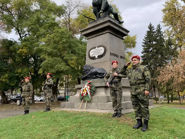 Пред паметника на 4-ти пехотен плевенски полк отбелязаха празника на Сухопътните войски