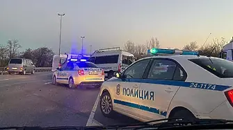 Полицай пострада тежко при катастрофа с кола с мигранти в София