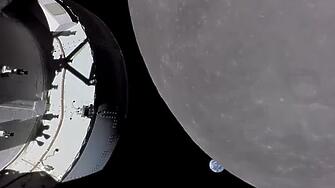 Само седмица след изстрелването си капсулата Орион част от лунната
