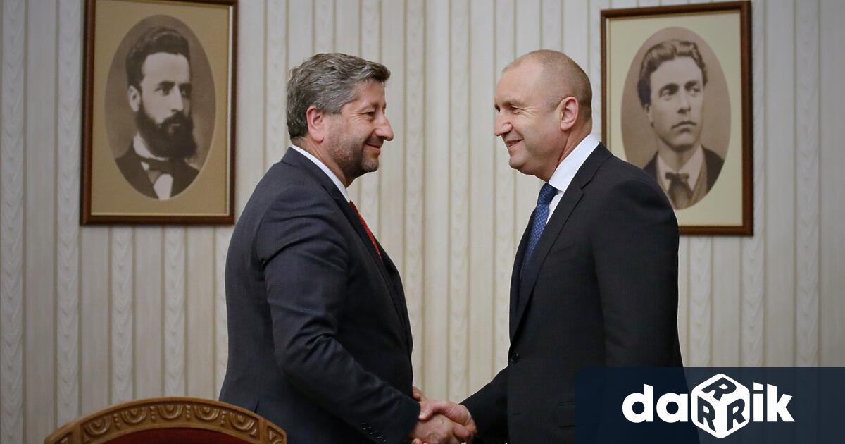 Държавният глава Румен Радев ще проведе консултации за съставяне на