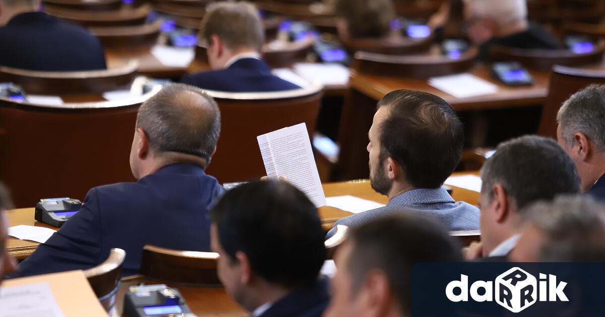 Оставките в МВР не решават проблема с мигрантите, около това