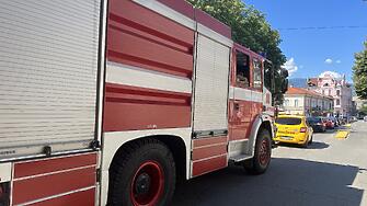 Автомобил е изгорял при пожар пред частен дом въвВетово съобщиха